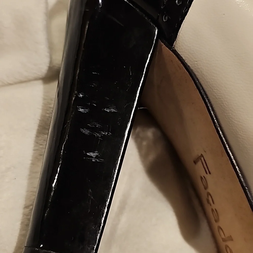 Facade Betty black and white heel 6